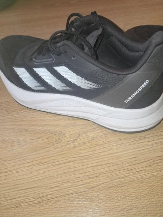 Zapatillas Adidas Negras y Blancas