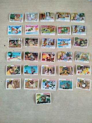 98 Sellos nuevos Infantiles del Mundo