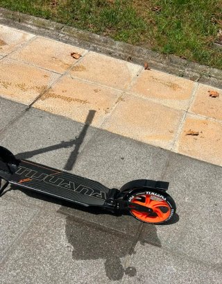 Patinete Tijuana 230 Negro/Naranja