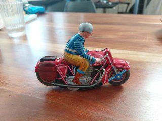 Moto de hojalata vintage