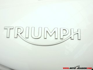 TRIUMPH STREET TRIPLE 765 RS