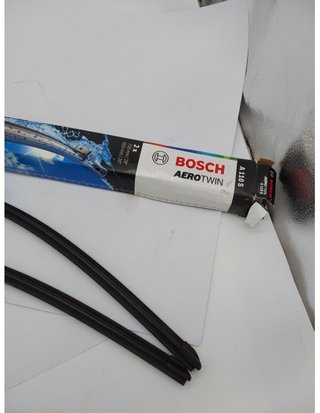 Escobilla limpiaparabrisas Bosch Aerotwin A110S - Longitud: 700mm/650mm − 1 juego para el parabrisas (frontal)