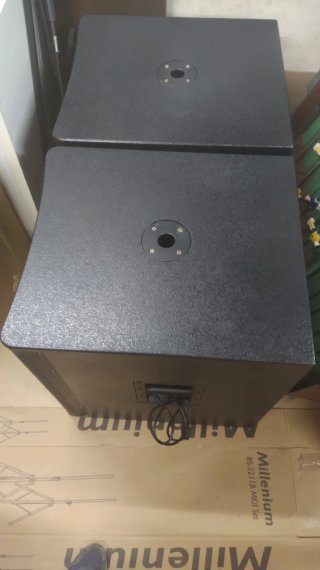 Pareja Subwoofer Activo Behringer DR18SUB