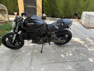 Ducati Monster 821 black edition