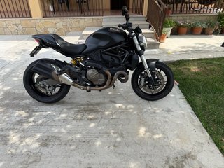 Ducati Monster 821 black edition