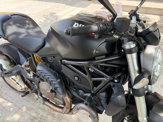 Ducati Monster 821 black edition