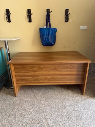 Mesa de escritorio de madera
