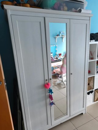Armario juvenil blanco con espejos