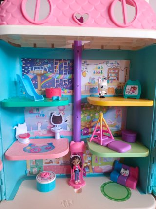 Casa de muñecas Gabby + habitaciones