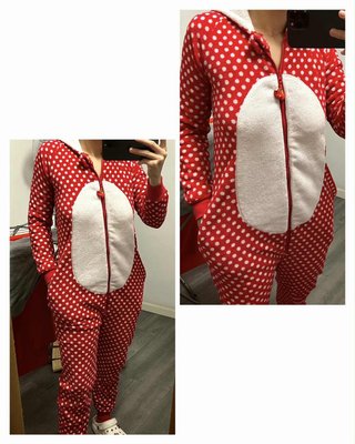 Pijama entero rojo-blanco con estampado lunares.