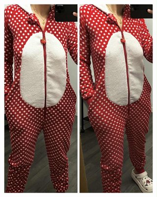 Pijama entero rojo-blanco con estampado lunares.