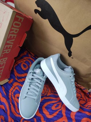 Zapatillas Puma gris logo ala blanca nuevas