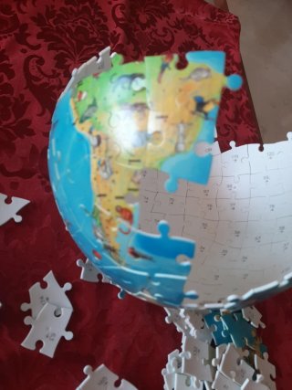 REGALO Puzzle Globo Terráqueo Plástico INCOMPLETO.