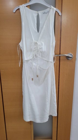 Vestido mini ajustado escote V