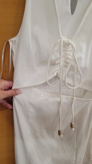 Vestido mini ajustado escote V