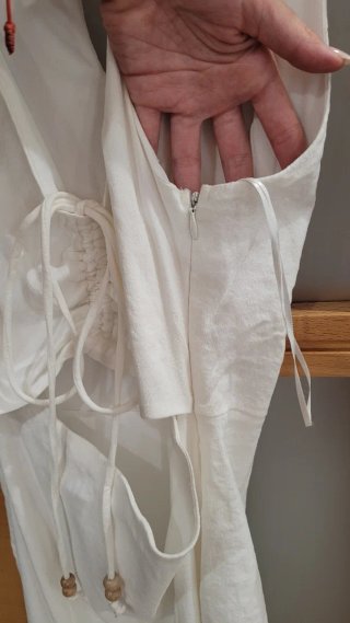 Vestido mini ajustado escote V