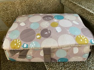Trona de viaje para bebé marca TUC-TUC