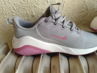 Zapatillas Nike Grises y Rosas