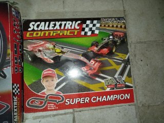 Scalextric Compact Loopinator y Super Champion