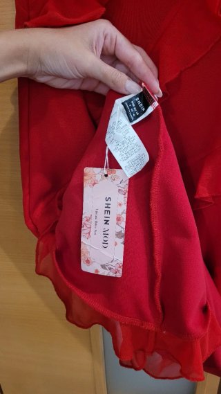 Vestido rojo con volantes nuevo con etiqueta