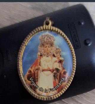 Lote 4 medallas religiosas + regalo San Pancracio