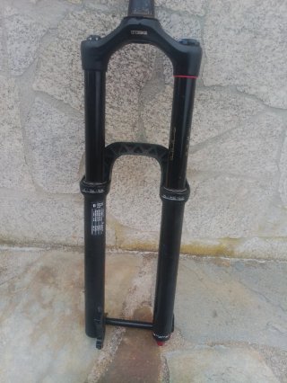 Horquilla RockShox Yari C1 [27.5" o 29"] 150/180mm