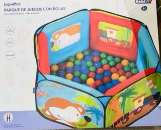 Parque de juegos infantil con bolas