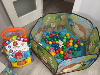 Parque de juegos infantil con bolas