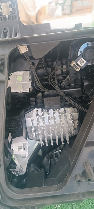 Faro delantero derecho Audi Q3