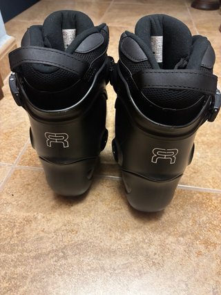 Patines. Botas FR2