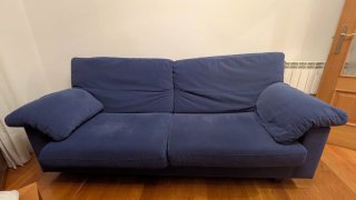 Mueble de salón madera con sofá. GRATIS.