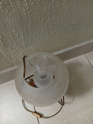 Lámpara de mesa antigua latón y cristal
