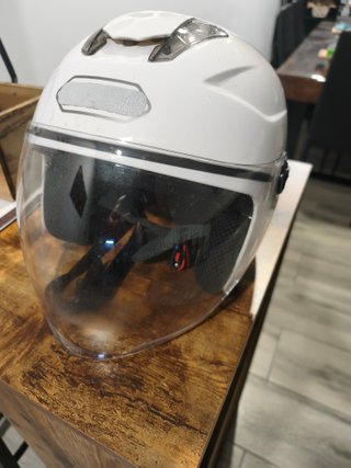 Casco de moto blanco