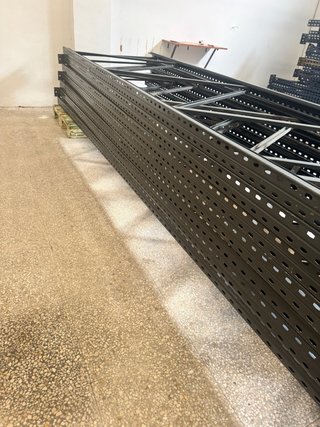 Pies de estantería metálicos 5m