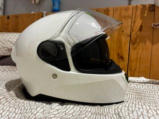 Casco de moto blanco