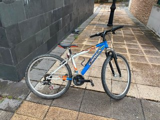 Bicicleta Orbea Azul y Blanca