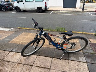 Bicicleta Orbea Azul y Blanca