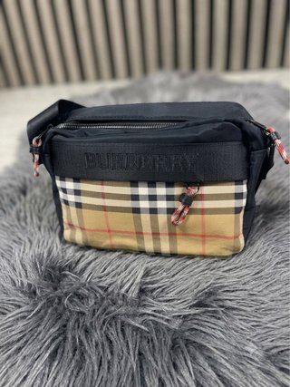 Riñonera Burberry Nova Check Negra Beige