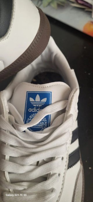 Adidas y Under Armour Zapatillas Blancas
