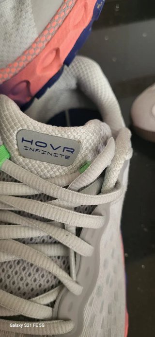 Adidas y Under Armour Zapatillas Blancas
