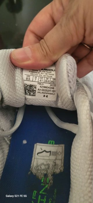 Adidas y Under Armour Zapatillas Blancas