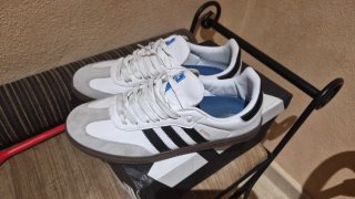 Adidas y Under Armour Zapatillas Blancas