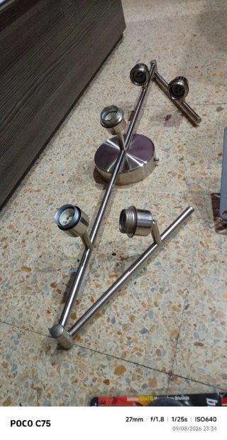 Lámpara de techo de metal plateado