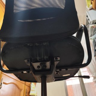 Silla oficina negra ruedas y reposabrazos Ikea