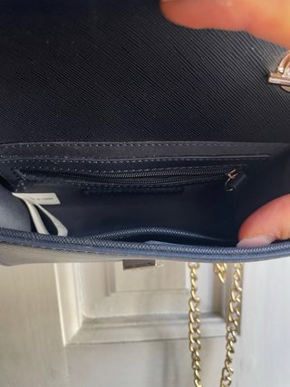 Bolso Valentino Azul Marino con Cadena Dorada