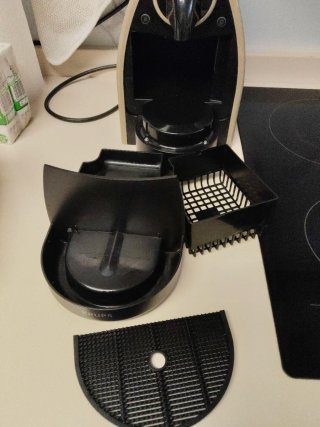 Cafetera Nespresso Krups Beige