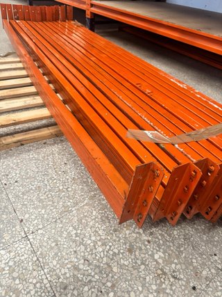 Largueros de estantería naranja 2,25m
