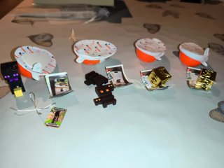 Figuras Minecraft Kinder Joy
