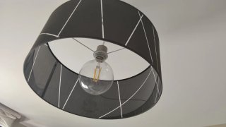 Lámpara de techo gris tela y metal con bombilla
