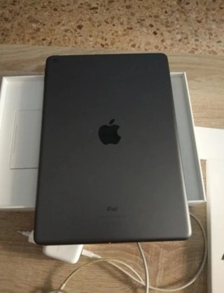 iPad 7 128GB + Teclado + AirPods Pro